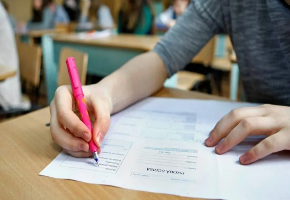 Încep înscrierile pentru Evaluarea naţională. Absolvenții de clasa a VIII-a sunt înscriși automat de către școli