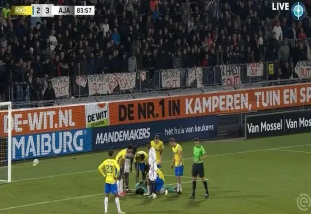 Meciul RKC Waalwijk – Ajax, întrerupt după ce portarul gazdelor s-a accidentat la cap şi a fost resuscitat pe teren