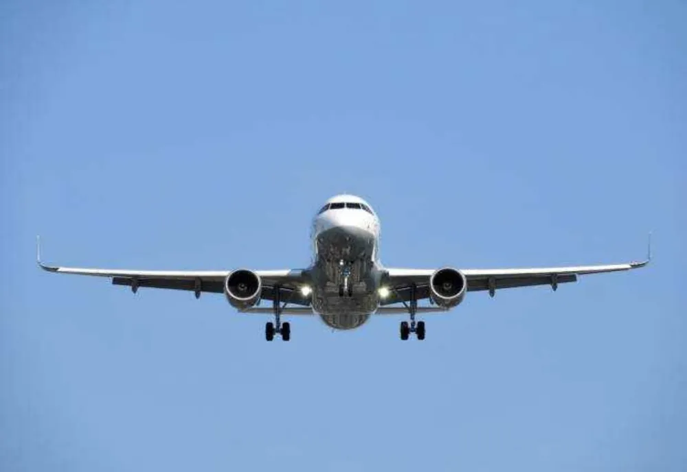 INCIDENT PE OTOPENI: UN ZBOR RYANAIR CU 194 DE PASAGERI LA BORD A CERUT SĂ REVINĂ DE URGENȚĂ PE AEROPORT