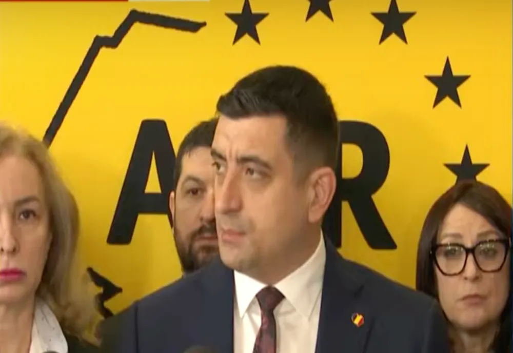 GEORGE SIMION, CRITICI LA ADRESA LUI CTP ȘI TRAIAN BĂSESCU: „UN DOVEDIT INFORMATOR AL SECURITĂȚII”