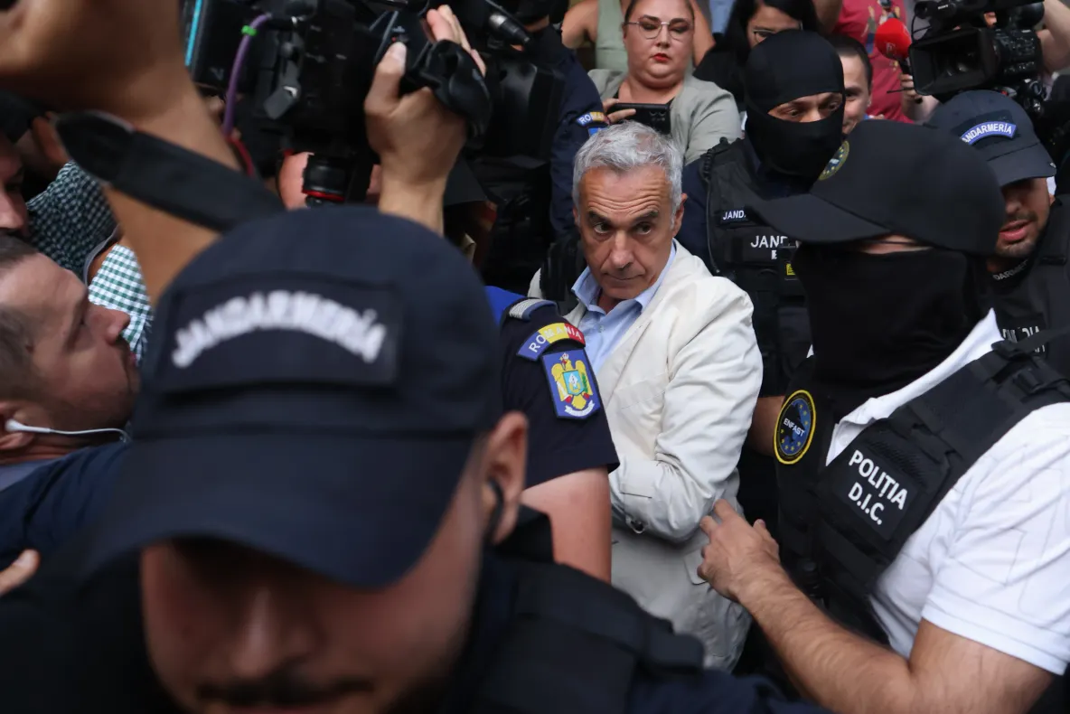 Călin Georgescu, adus la Tribunalul București: procurorii DIICOT cer arestarea sa preventivă pentru 30 de zile