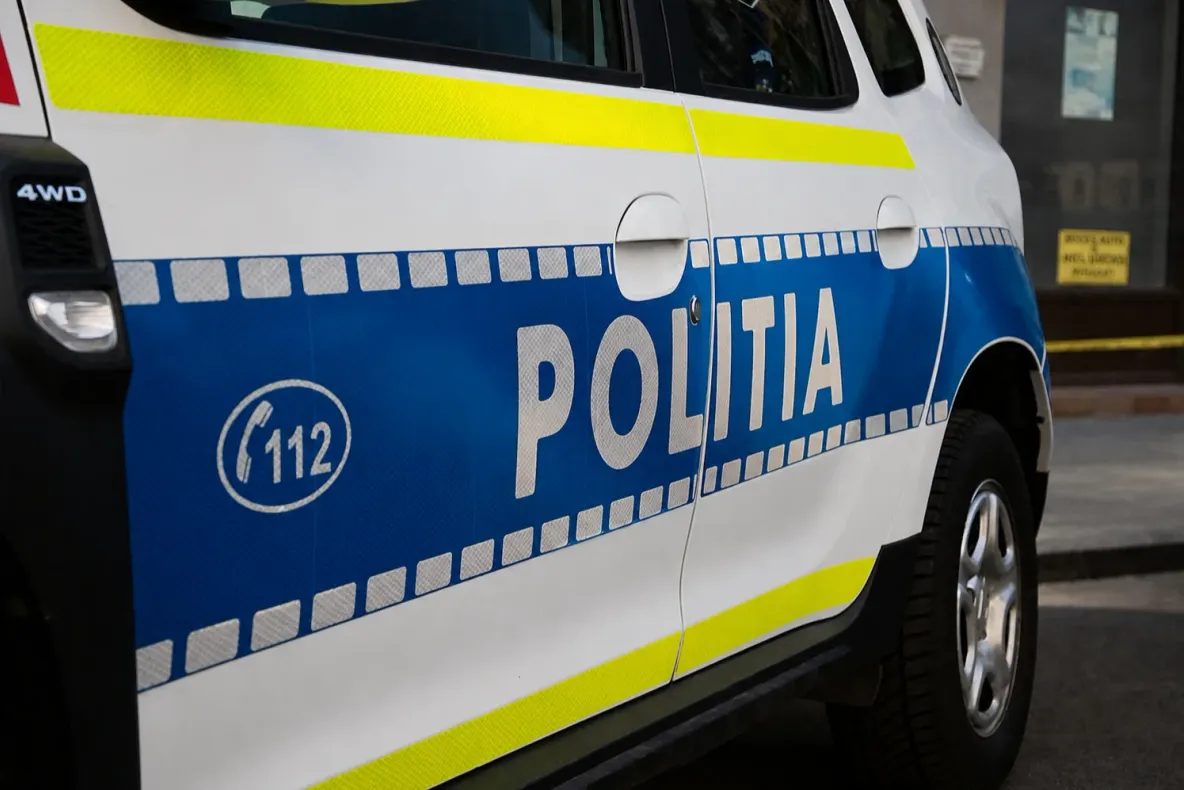 Incident sângeros în Timișoara: Tânăr înjunghiat de iubita sa într-un apartament