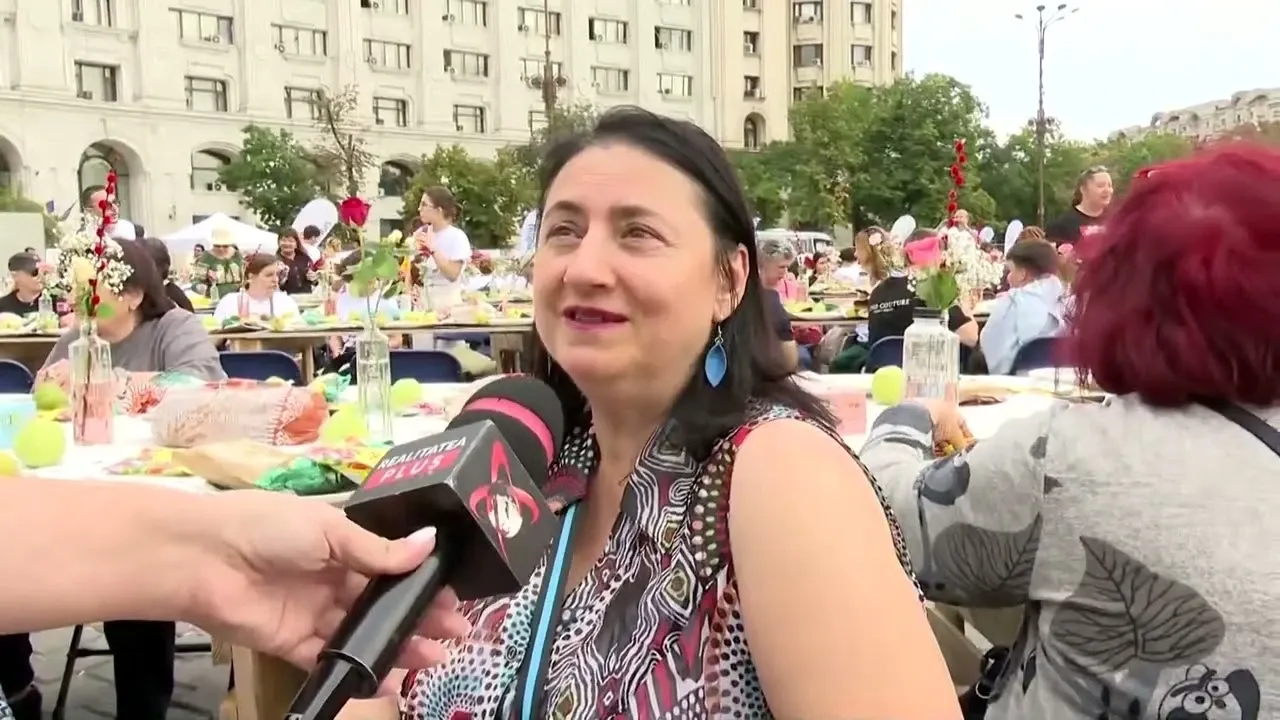 Masă de peste 5 kilometri în inima Capitalei. Peste 20.000 de oameni, adunați la Masa care Unește
