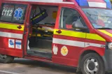 Mașină zdrobită de un camion în Iași. O persoană a murit, alta e inconștientă