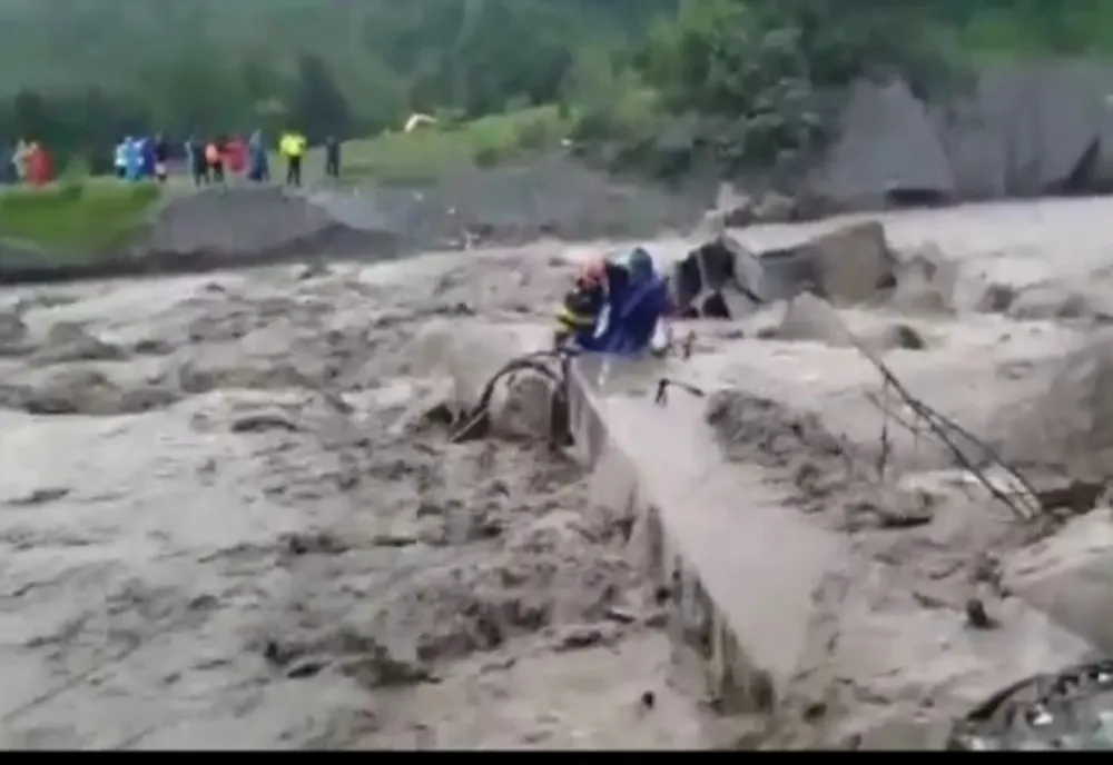 Cod galben de inundații pe mai multe râuri din 12 județe