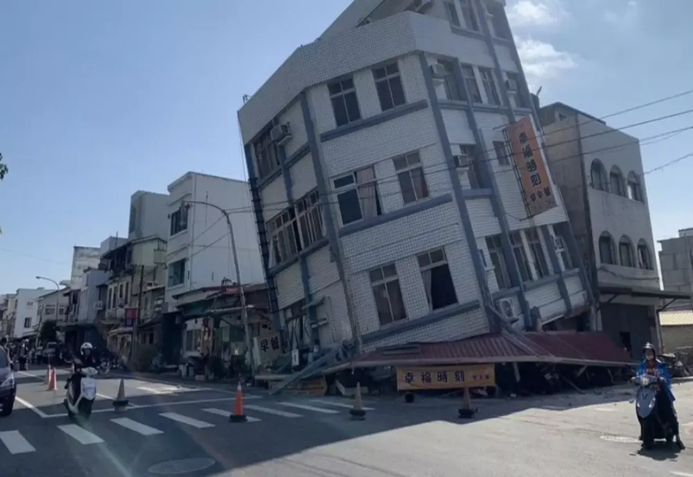 Cutremur în Taiwan de 7.5 grade pe scara Richter. S-a emis alertă de tsunami și sunt zeci de clădiri prăbușite
