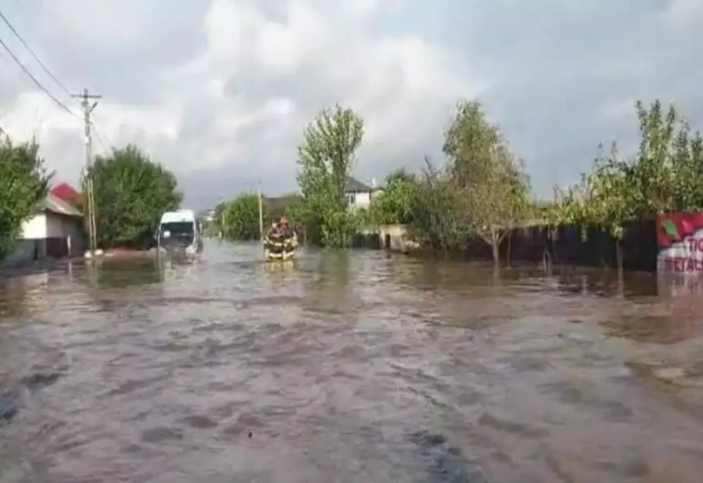 CULISELE STATULUI PARALEL. DEZASTRUL DIN MOLDOVA PUTEA FI EVITAT! BARAJE VECHI DE UN SECOL, BOMBE CU CEAS