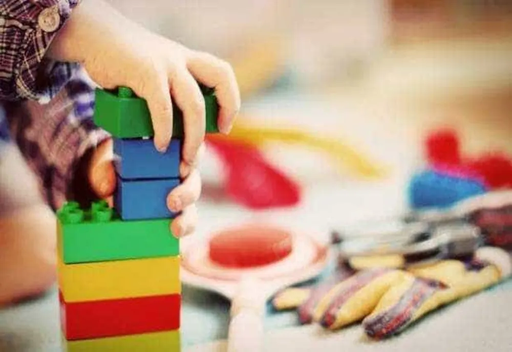 Caz șocant într-o creșă din județul Cluj. O educatoare care i-ar fi agresat pe copii, concediată: unui micuț i-ar fi pus cuțitul la gât