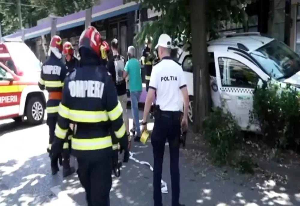 Accident grav în Timișoara! Un taximetrist a intrat în plin într-un tramvai după o manevră interzisă