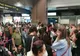 HAOS în aeroporturi. Blue Air suspendă TOATE cursele care pleacă din România - Ministerul Mediului i-a blocat conturile